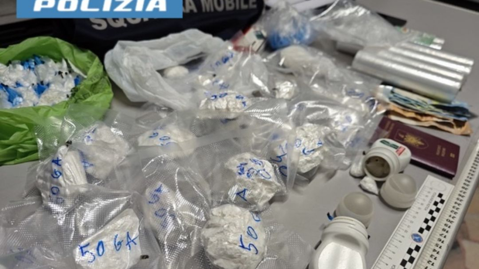 Contrasto a spaccio in zona stazione, trovato con un kg di cocaina a casa
